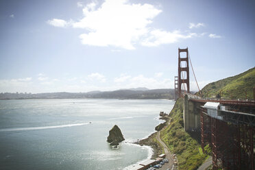Golden Gate Bridge über der Bucht von San Francisco gegen den Himmel - CAVF35197