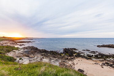 Schottland, Fife, Kingsbarns, Strand bei Sonnenuntergang - WDF04581