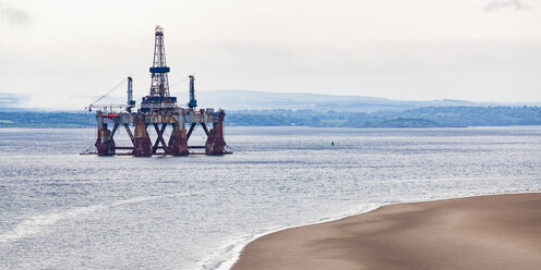 Scotland, Fife, Firth of Forth, old oil platform - WDF04584
