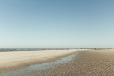 Deutschland, Spiekeroog, Strand bei Niedrigwasser - DWIF00916