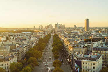 Frankreich, Paris, Blick auf die Stadt mit La Defense im Hintergrund - TAMF01033