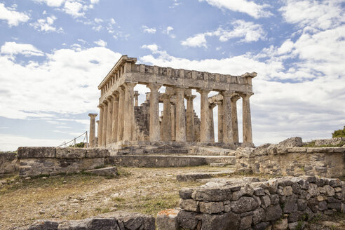 Griechenland, Aegina, Blick auf die Ruine des Tempels von Aphaea - MAM00010