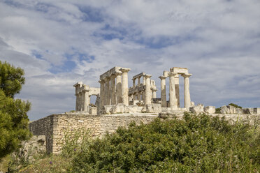 Griechenland, Aegina, Blick auf die Ruine des Tempels von Aphaea - MAM00011
