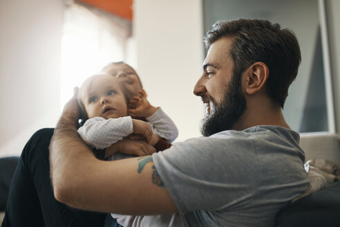 Happy father with baby girl and little son together at home - ZEDF01287