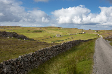 Vereinigtes Königreich, Schottland, Highland, Sutherland, Assynt, Clashmore, Trockensteinmauer - LBF01890