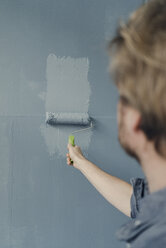 Man painting wall with paint roller - JOSF02162