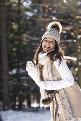 Portrait of fashionable young woman in winter forest - ABIF00290