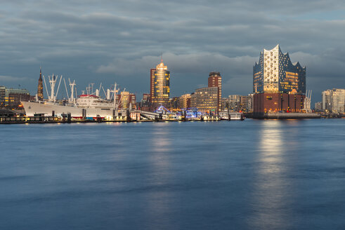 Germany, Hamburg, Harbour and Elbe Philharmonic Hall in the evening light - KEBF00807