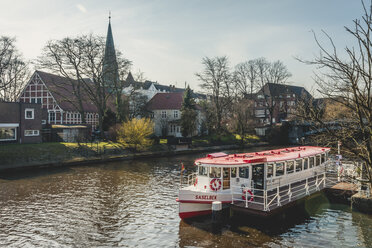 Germany, Hamburg, Eppendorf, mooring area and tourboat, church St. Johannis - KEB00812