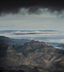 Blick auf den Grand Canyon bei bewölktem Himmel - CAVF35615