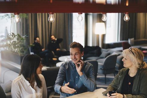 Businessman discussing with female colleagues in office - MASF02714