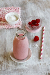 Glass bottle of raspberry smoothie - EVGF03349