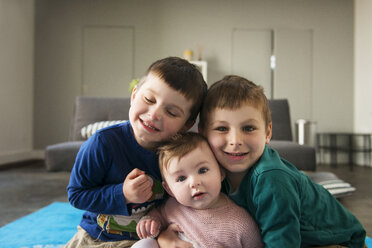 Portrait of happy siblings at home - CAVF36624