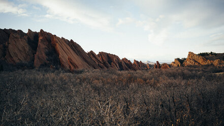 Landschaftliche Ansicht einer Felsformation im Roxborough State Park gegen den Himmel - CAVF36946