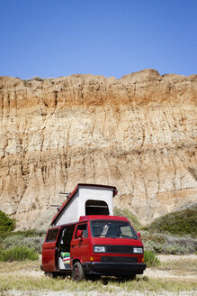 Mini-Van in der Wüste - CAVF37045