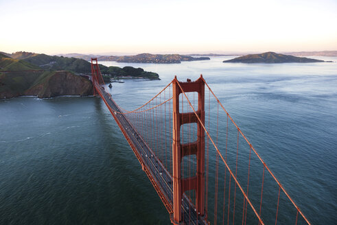 Golden Gate Bridge über die Bucht von San Francisco - CAVF37513