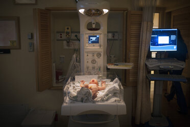 Baby lying in incubator - CAVF37905