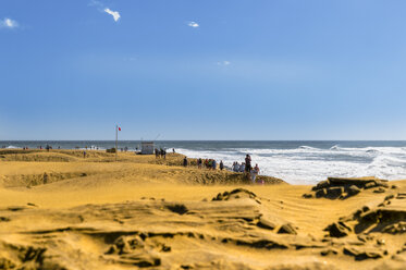 Spain, Canary Islands, Gran Canaria, Maspalomas, beach hiking during stormy weather - FRF00638