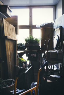 Equipment stored in interior design shop - MASF04340