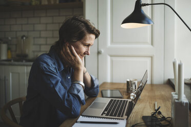 Female designer working late at home office - MASF04429