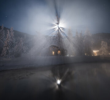 Blick auf Chena Hot Springs gegen Blockhütten - CAVF38679