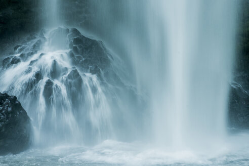 Idyllischer Blick auf den Wasserfall in der Oneonta-Schlucht - CAVF38737