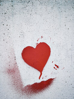 Stenciled heart on a wall - MUF01528