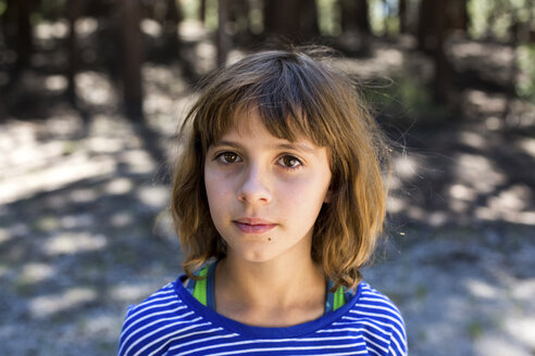 Nahaufnahme eines Mädchens im Inyo National Forest - CAVF41884
