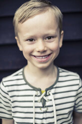 Porträt eines lächelnden Jungen - MASF04820