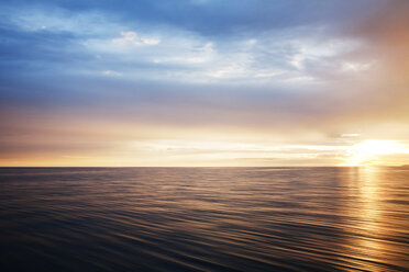 Blick auf das Meer und den dramatischen Himmel - CAVF42171