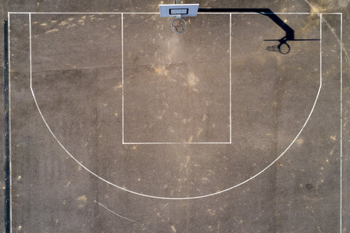 Leerer Basketballplatz, Draufsicht - STSF01484