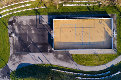 Leerer Basketballplatz, Draufsicht, lizenzfreies Stockfoto