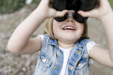 Happy little girl using binoculars - KMKF00171