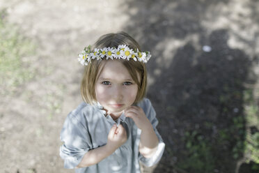 Portrait of blond little girl wearing flowers - KMKF00177