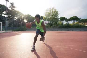 Young man playing basketball - FMOF00351