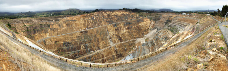 Panoramablick auf die Mine Martha gegen den Himmel - CAVF43431