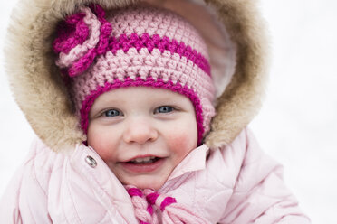 Portrait of cute smiling girl in warm clothing - CAVF43787