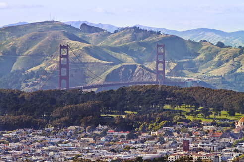 Golden Gate Bridge gegen Stadtbild - CAVF44915