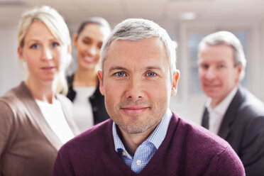 Portrait of business people smiling at office - MASF06177