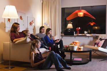 Family watching television together in living room - MASF06450