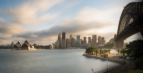 Australia, New South Wales, Sydney, Skyline with Sydney Opera House and Sydney Harbour Bridge - MKFF00337