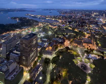 Australien, New South Wales, Sydney, Stadtbild bei Nacht - MKFF00339