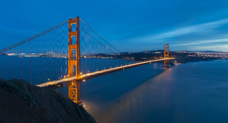 USA, California, San Francisco, Golden Gate Bridge at night - MKFF00344