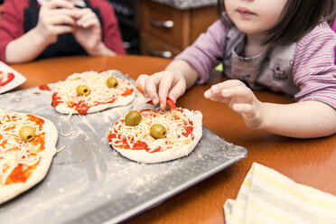 Children preparing mini pizzas - CAVF46124