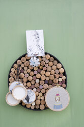 Upcycling, old corks, , pinboard with portrais and photos on canvas in embroidery frame - GISF00316