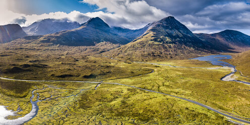 Vereinigtes Königreich, Schottland, Nordwestliche Highlands, Isle of Skye, Panoramablick auf Loch Slapin - STS01497