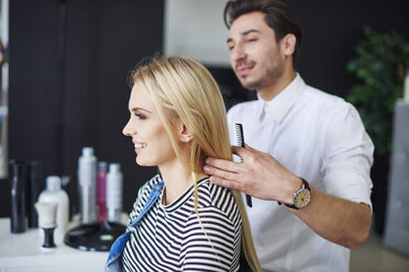 Smiling woman at the hairdresser - ABIF00343