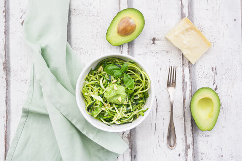 Zoodels mit Avocado-Basilikum-Pesto - LVF06899