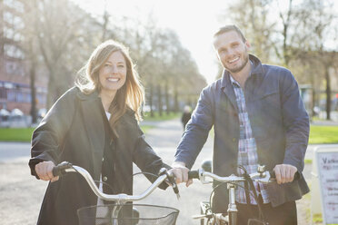 Happy couple with bikes - MASF06897