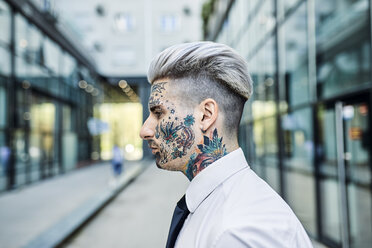 Young businessman with tattooed face, portrait - ZEDF01346